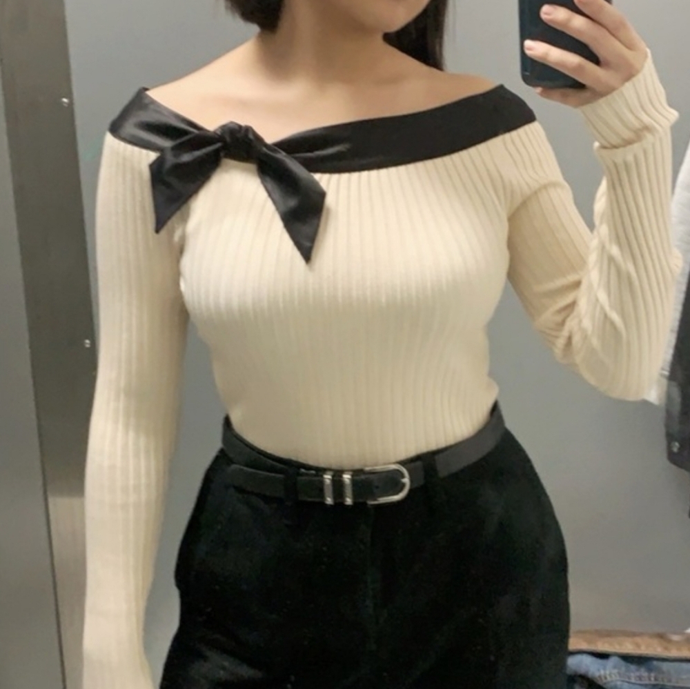 ❗White House Black Market Off The Shoulder Cream Sweater w/ Black Silk Trim SM❗